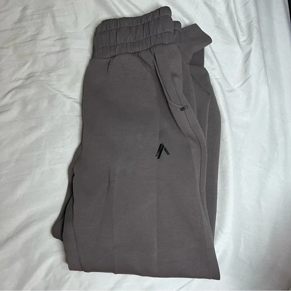 Alphalete Joggers